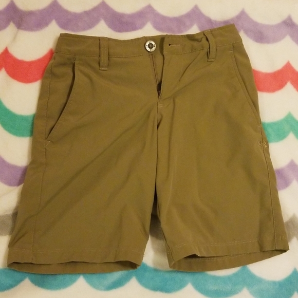 under armour khaki golf shorts